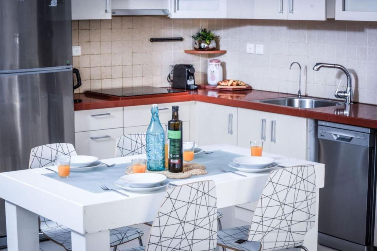 Stunning 2br W Balcony In Center With Mamad By Sea N' Rent *